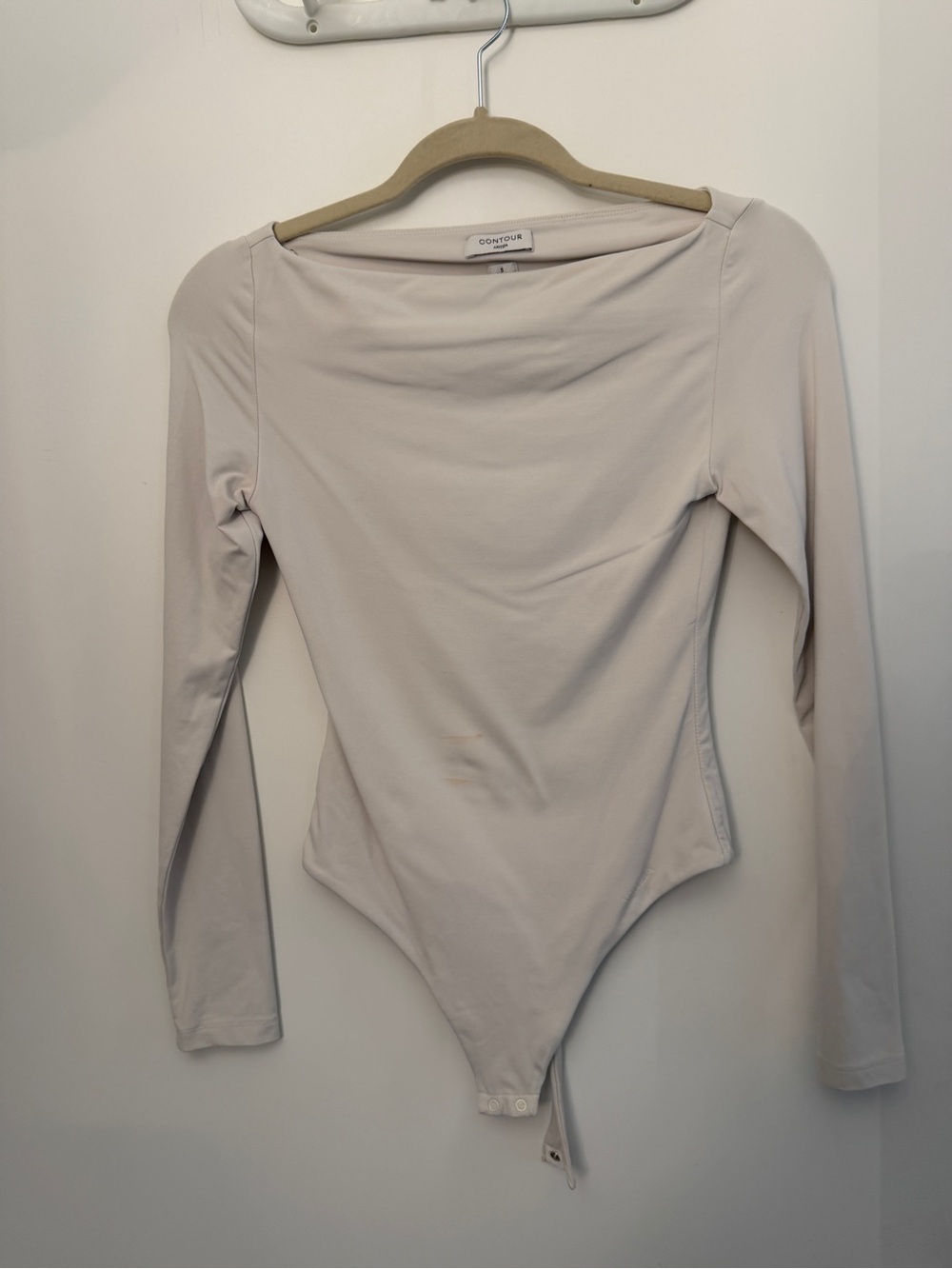 Aritzia Contour Boat Neck Long Sleeve Bodysuit in Matte Pearl